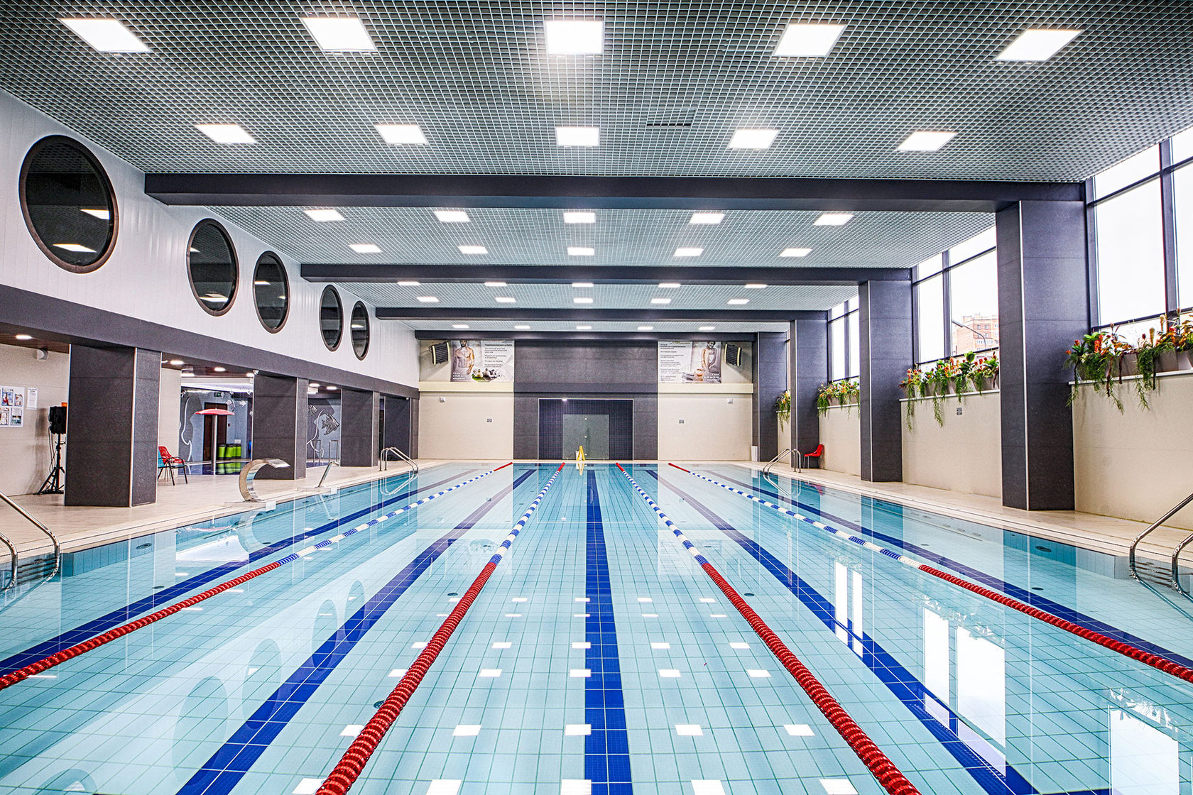 Фитнес-Клуб с Бассейном: Здоровье и Развлечение в Одном Месте