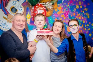 Особенности и преимущества празднования детского дня рождения в развлекательном центре